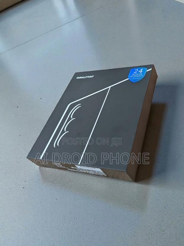 New Samsung Galaxy Z Fold7 256 GB Silver · Photo 1