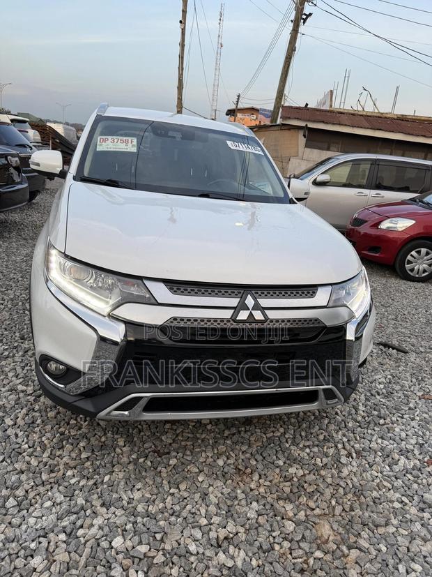 Mitsubishi Outlander SEL S-AWC 2020 White · Photo 2