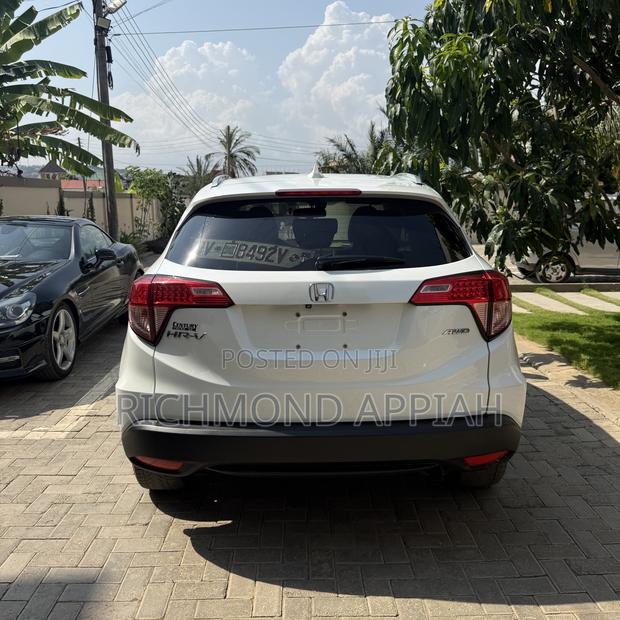 Honda HR-V 4dr SUV (1.5L 4cyl CVT) 2016 White · Photo 3