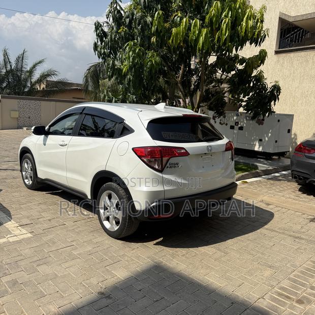 Honda HR-V 4dr SUV (1.5L 4cyl CVT) 2016 White · Photo 2