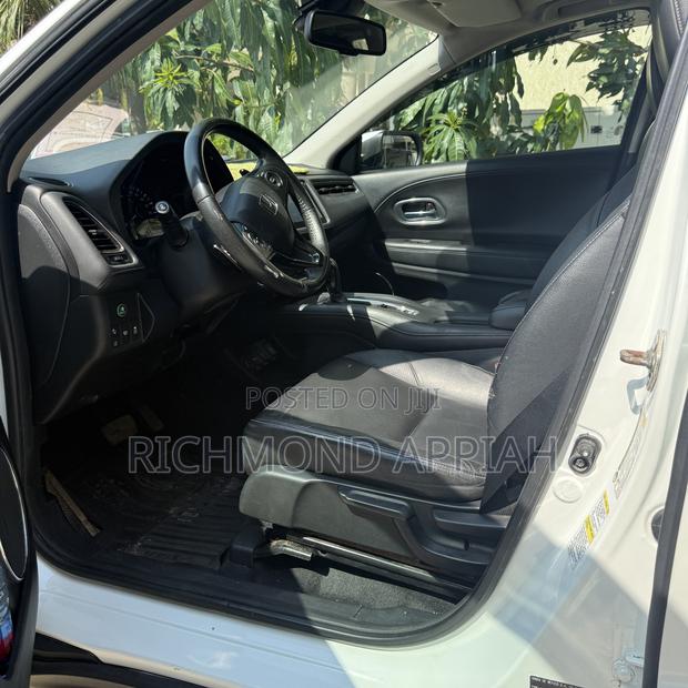 Honda HR-V 4dr SUV (1.5L 4cyl CVT) 2016 White · Photo 6