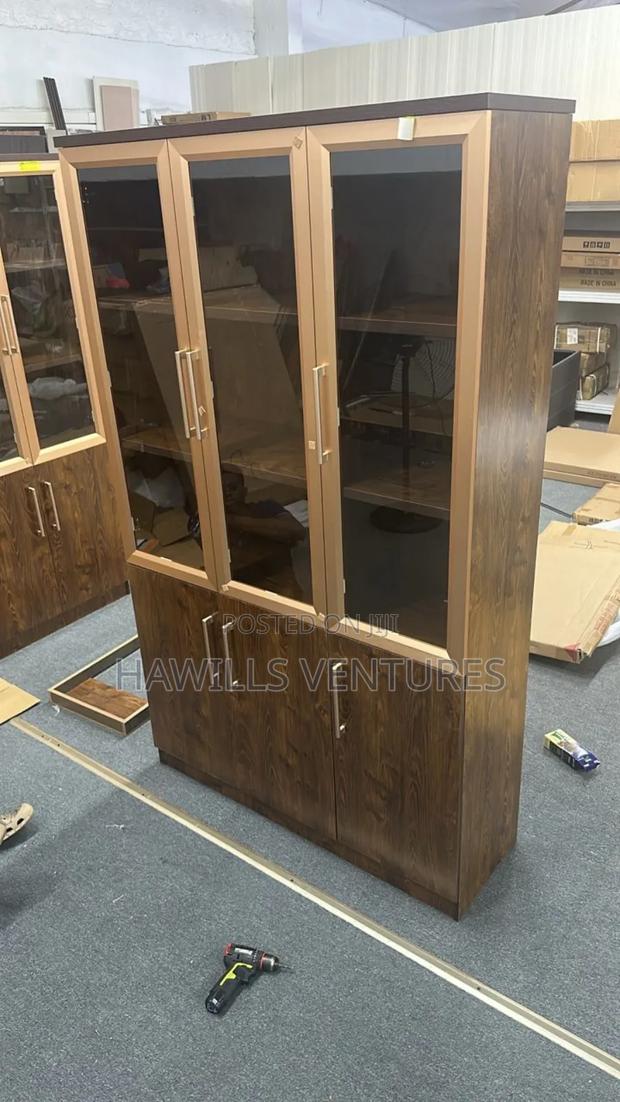 Bookshelf /Bookcase Wooden Cabinet · Photo 1
