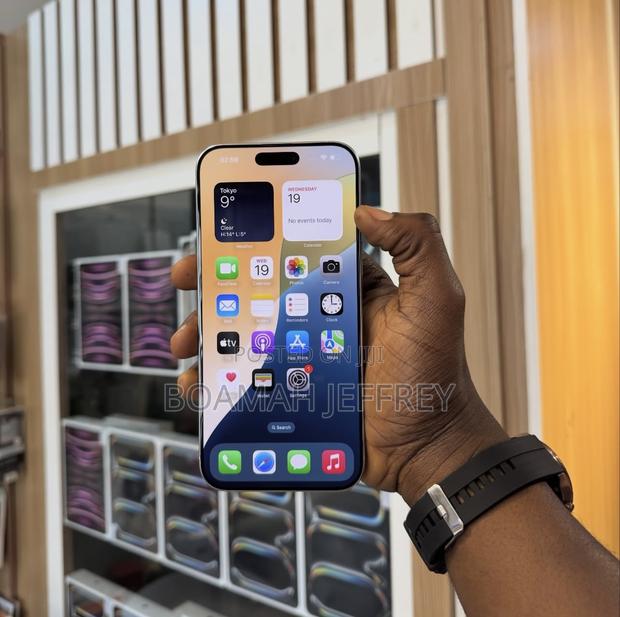 Apple iPhone 16 Pro Max 512 GB White · Photo 2