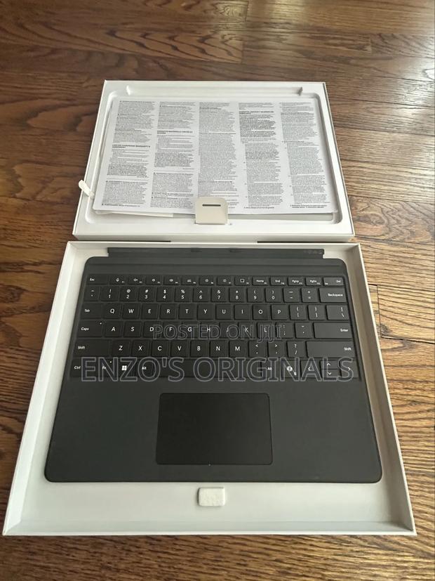 Surface Pro 11 Keyboard New Sealed · Photo 4