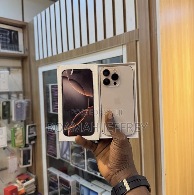 Apple iPhone 16 Pro 512 GB Gold · Photo 1