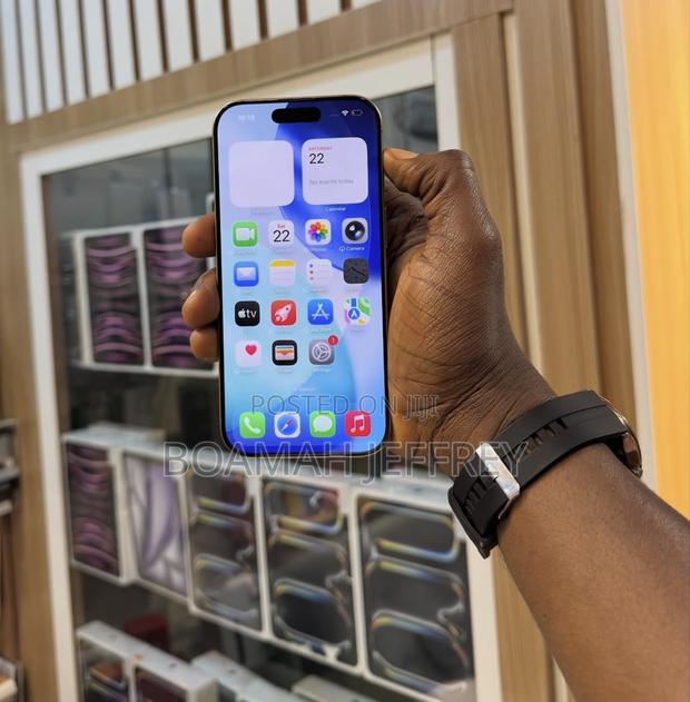 Apple iPhone 16 Pro 512 GB Gold · Photo 2