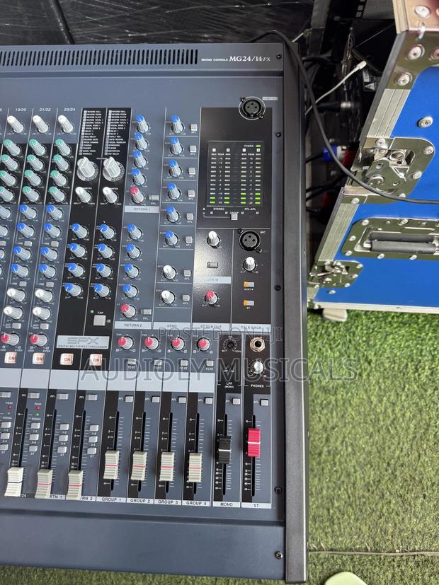 Mg 240 Yamaha 24channel Raw Mixe · Photo 2