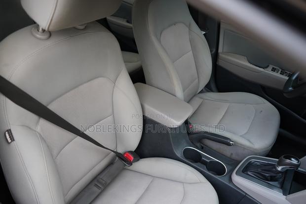 Hyundai Elantra 2018 White · Photo 6