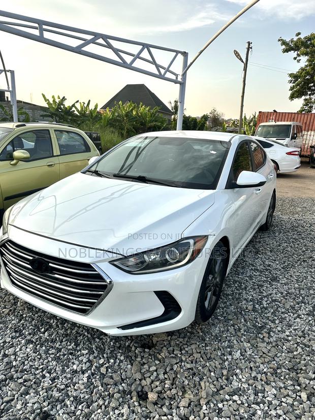 Hyundai Elantra 2018 White · Photo 3