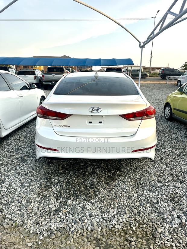 Hyundai Elantra 2018 White · Photo 4