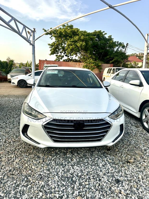 Hyundai Elantra 2018 White · Photo 2