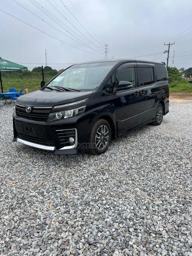 Toyota Voxy V 2WD 8-Seater 2016 Black · Photo 1