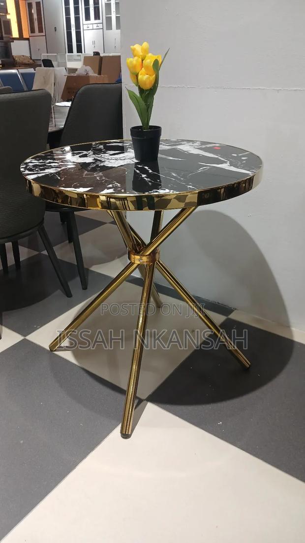 Marble Table · Photo 1