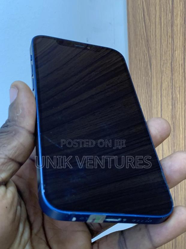 Apple iPhone 12 128 GB Blue · Photo 4