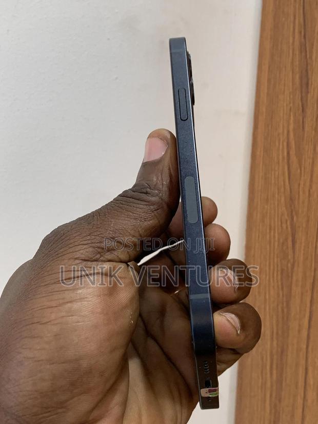 Apple iPhone 12 128 GB Black · Photo 3