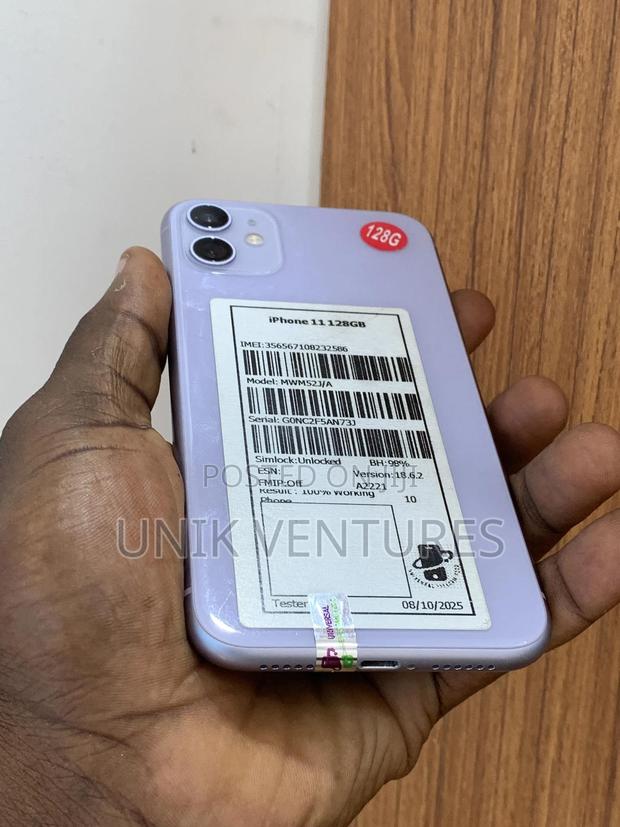 Apple iPhone 11 128 GB Purple · Photo 3