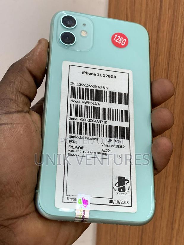 Apple iPhone 11 128 GB Green · Photo 2