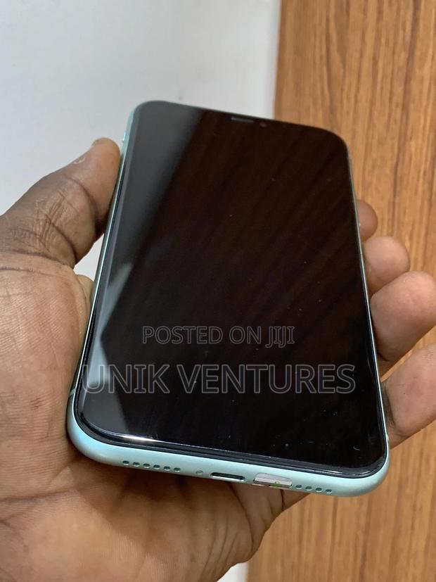 Apple iPhone 11 128 GB Green · Photo 3