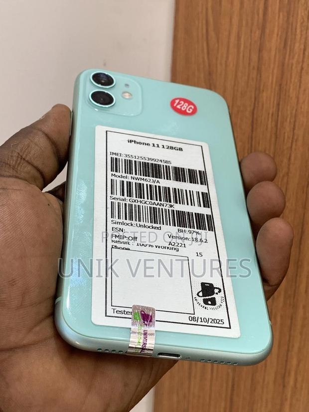 Apple iPhone 11 128 GB Green · Photo 4