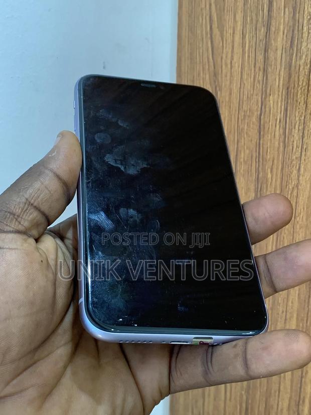 Apple iPhone 11 128 GB Green · Photo 1