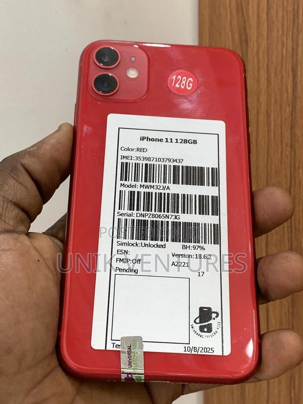 Apple iPhone 11 128 GB Red · Photo 1