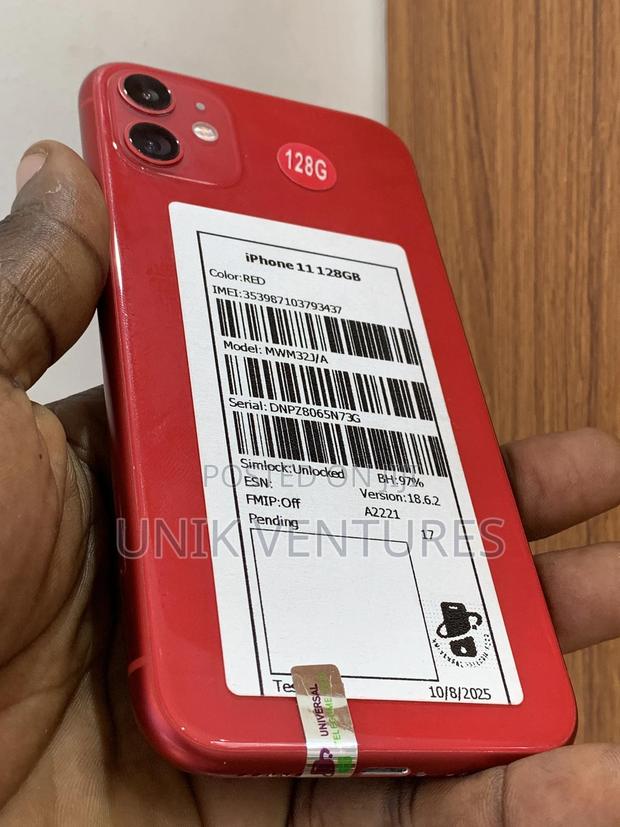 Apple iPhone 11 128 GB Red · Photo 2