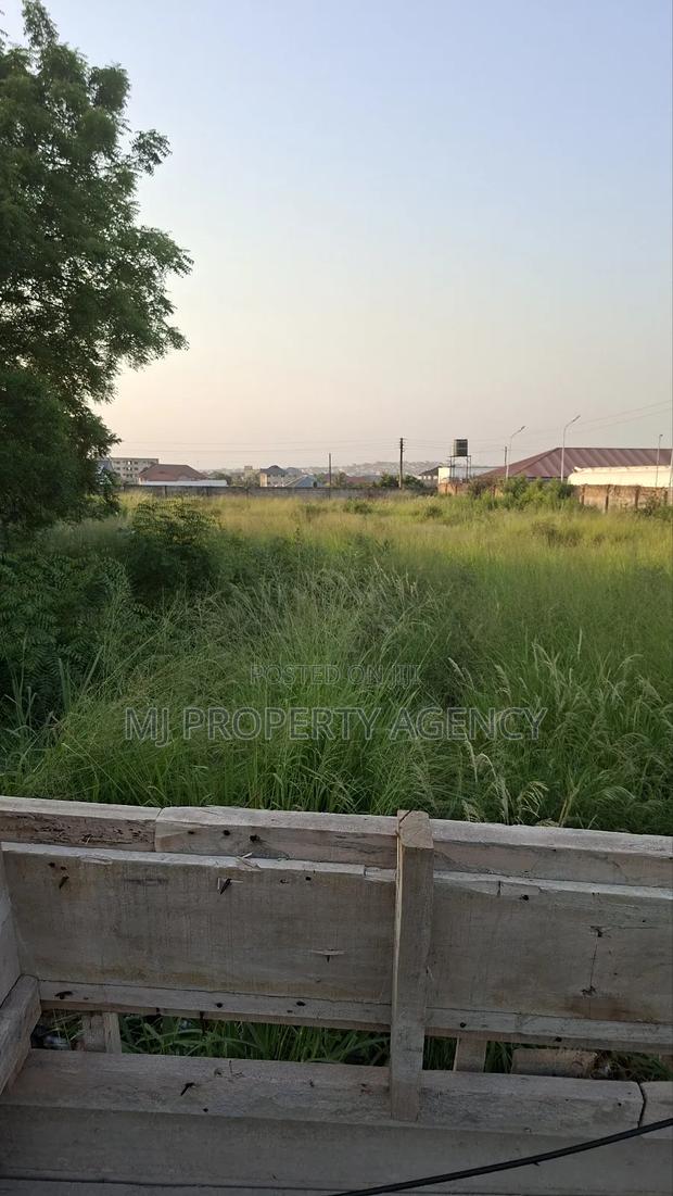 4 Plots on the Main Tema-Aflao Community 25 Road · Photo 1