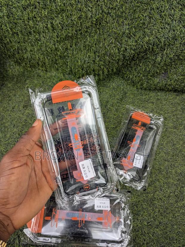 Easy Install Screen Protector for All iPhone · Photo 3