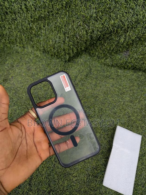 iPhone 16 Plus / 16 Pro Max Clear Case With Black · Photo 1