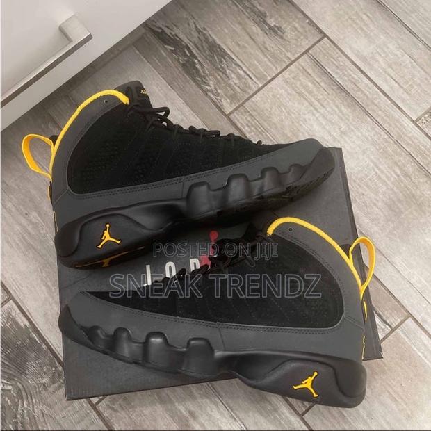 Air Jordan R9 Og University Gold · Photo 3
