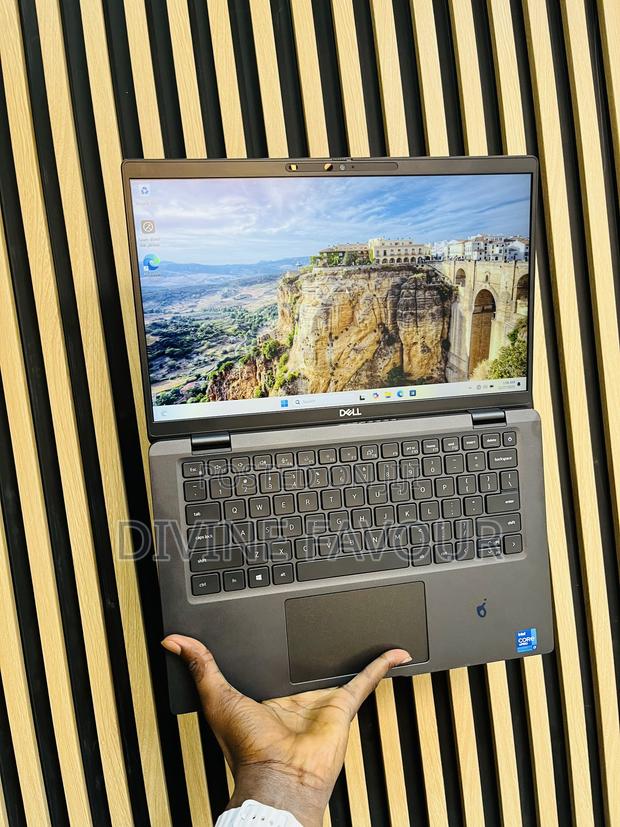 Laptop Dell Latitude 7420 32GB Intel Core I7 SSD 512GB · Photo 2
