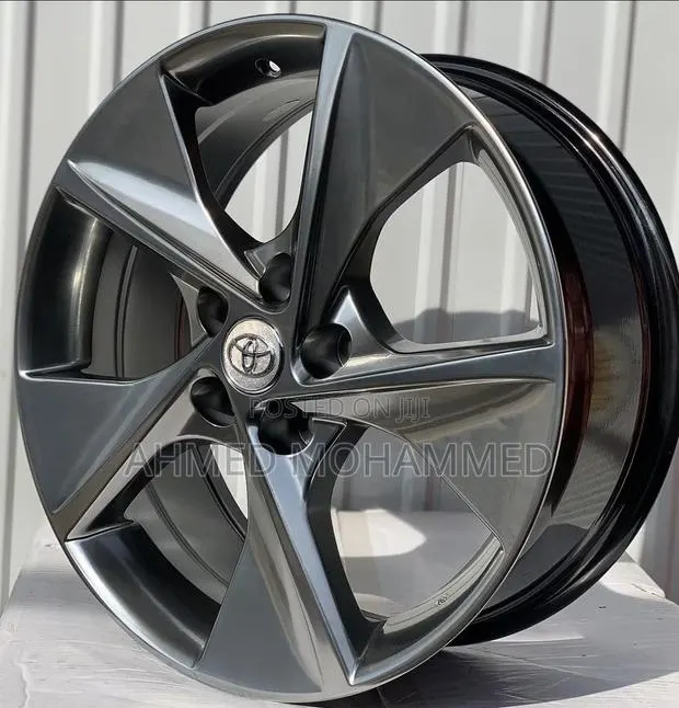 Toyota Camry Alloy Rim 18 · Photo 1