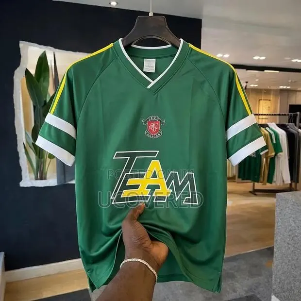 Retro-Style Athletic and Streetwear · Photo 1