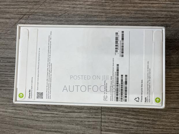 New Apple iPhone 16e 128 GB Black · Photo 6