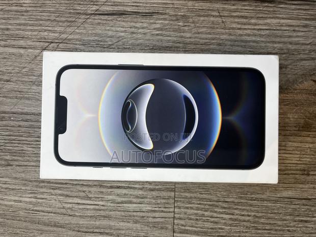 New Apple iPhone 16e 128 GB Black · Photo 4