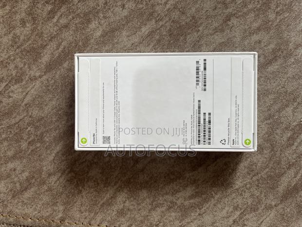 New Apple iPhone 16e 128 GB Black · Photo 1