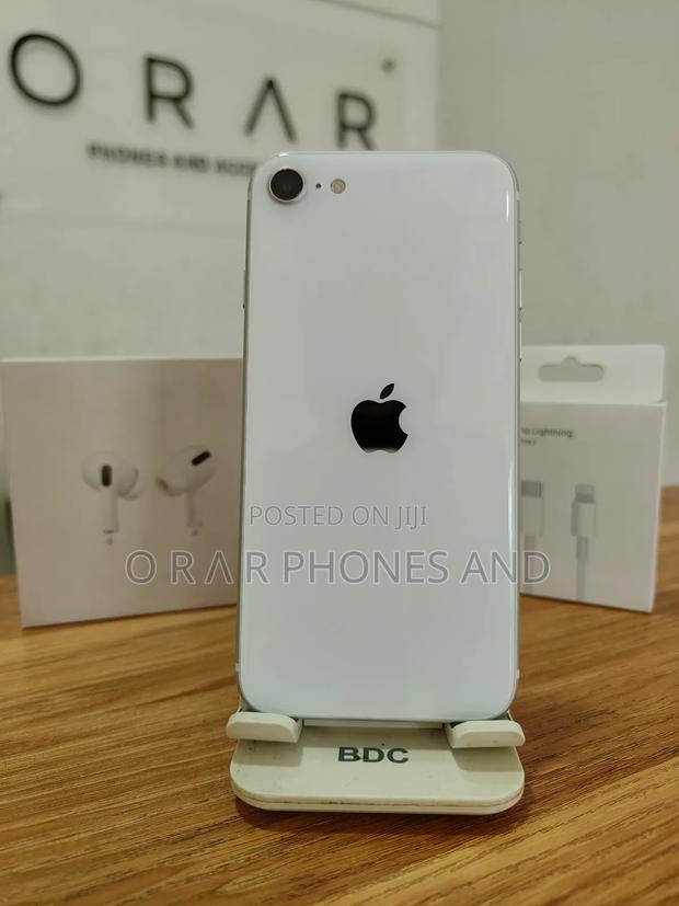 Apple iPhone SE (2020) 64 GB White · Photo 2