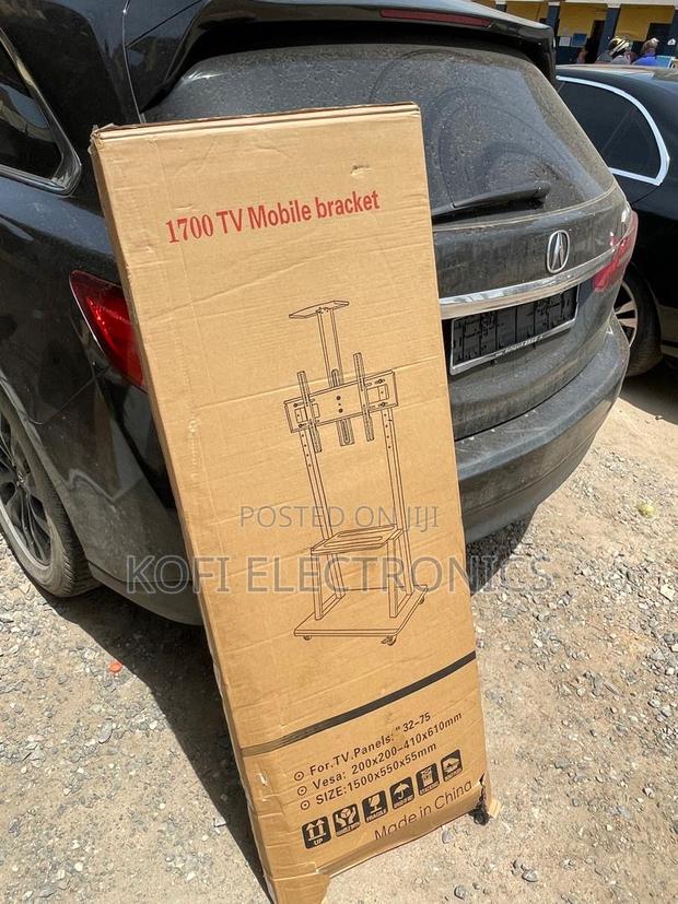 Steelglide Megastand Heavy-Duty Support for All TVS · Photo 1
