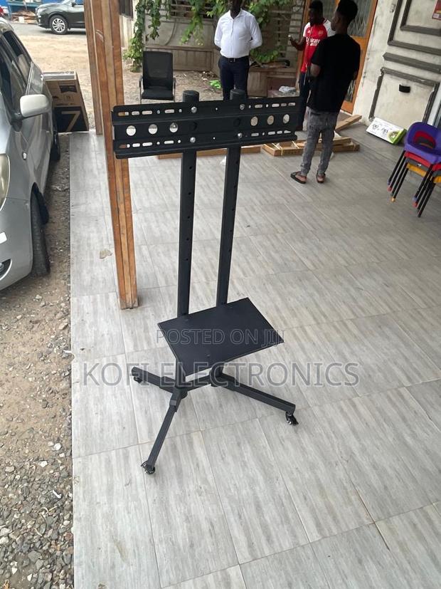 Ultramount Xl Powerstand for Extra-Large 55–100” Displays · Photo 1