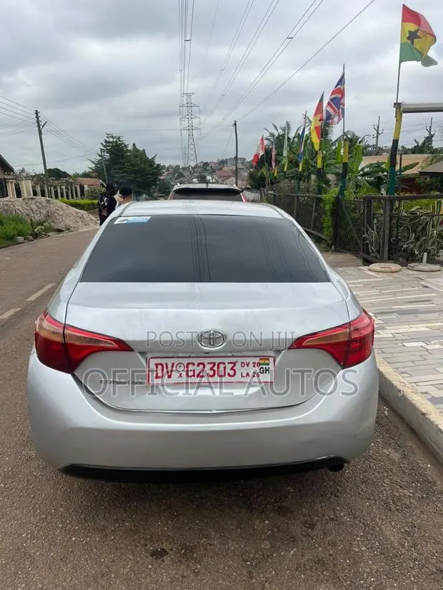 Toyota Corolla 2016 Gray · Photo 1