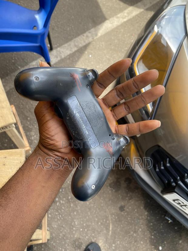 Original Playstation 4 Controller · Photo 3