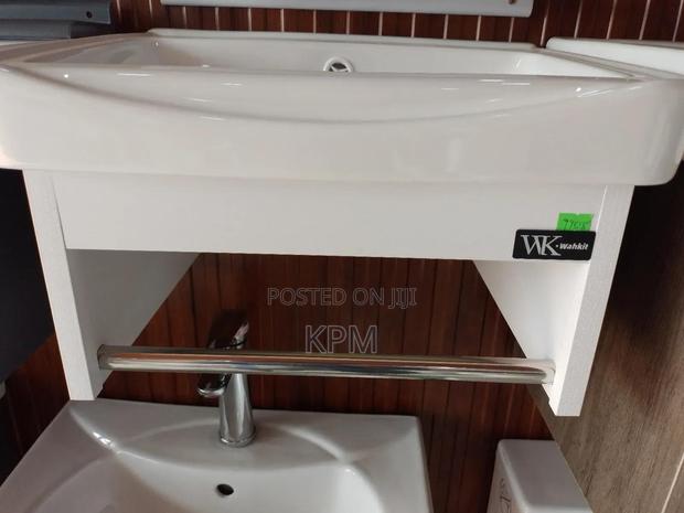 Cabinet Counter Top Mirrored Wash Hand Basin · Photo 2