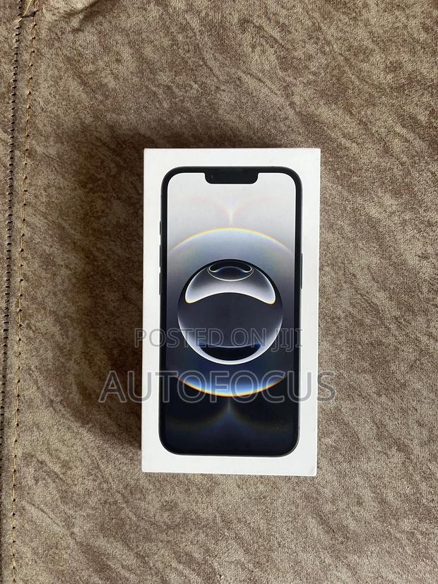 New Apple iPhone 16e 128 GB Black · Photo 2