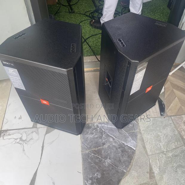 JBL Srx715 Short Range Speakers With Stand · Photo 3