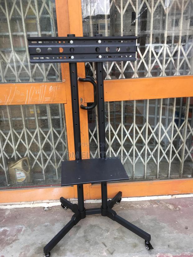 Mobile Tv Trolley for Tv 32”-75” · Photo 1