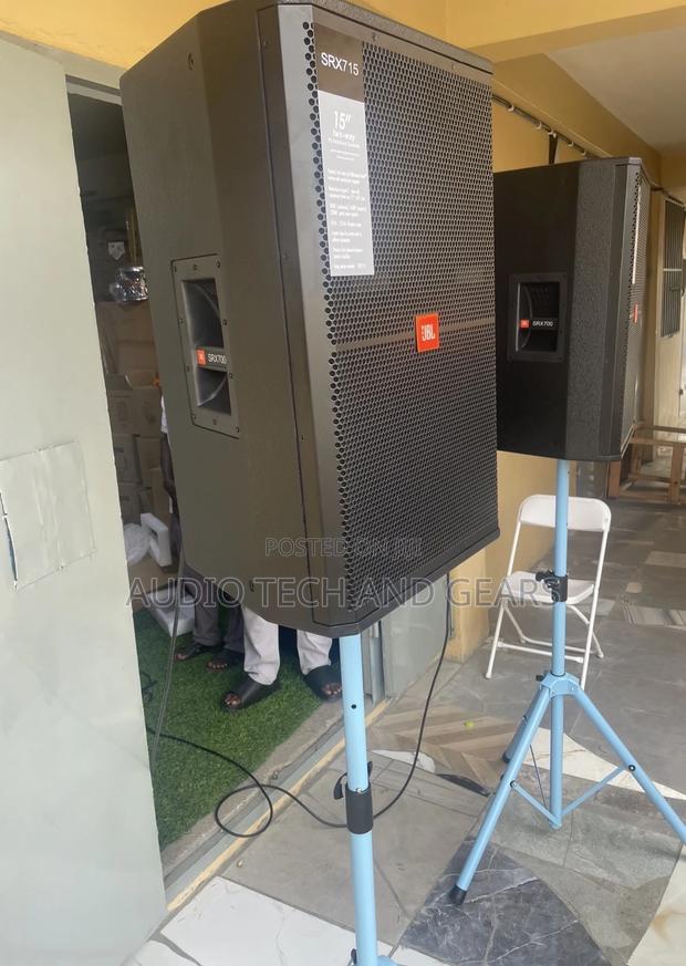 JBL Srx715 Short Range Speakers With Stand · Photo 1