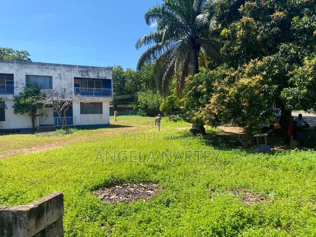 3 And Half Corner Plot For Sale At Cantonment · Photo 2