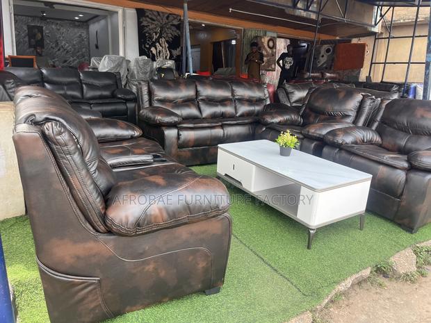 Quality Leather Sofas in Stock at Wholesale Deals · Photo 1