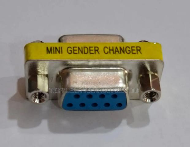 Mini Gender Changer Serial Female to Female · Photo 1