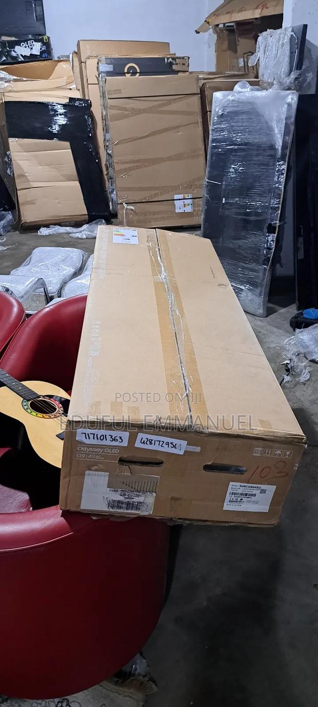Samsung 49" Odyssey G9 Oled Curved 240hz Gaming Monitor · Photo 1